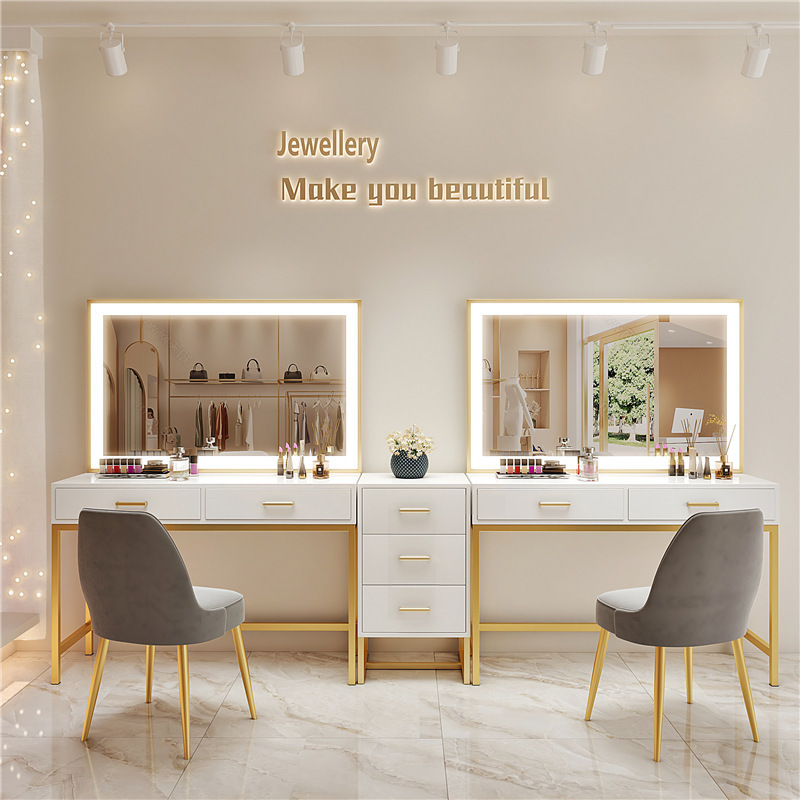 Beauty And Makeup Studio - مسمار الفن ماكياج الفنان استوديو المهنية