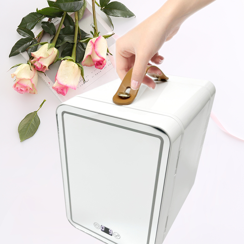 ثلاجة تجميل محمولة صغيرة بسعة  - مراجعة Beauty Makeup Fridge وسعره