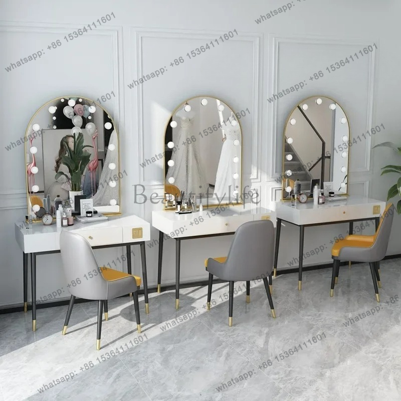 طاولة مكياج بسيطة بمرآة مصباح، - مراجعة Beauty And Makeup Studio وسعره