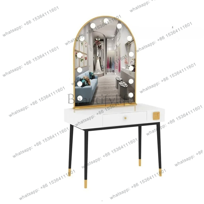 طاولة مكياج بسيطة بمرآة مصباح، - مراجعة Beauty And Makeup Studio وسعره