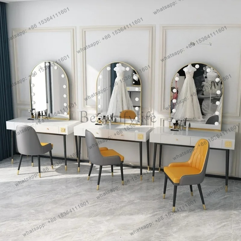 طاولة مكياج بسيطة بمرآة مصباح، - مراجعة Beauty And Makeup Studio وسعره