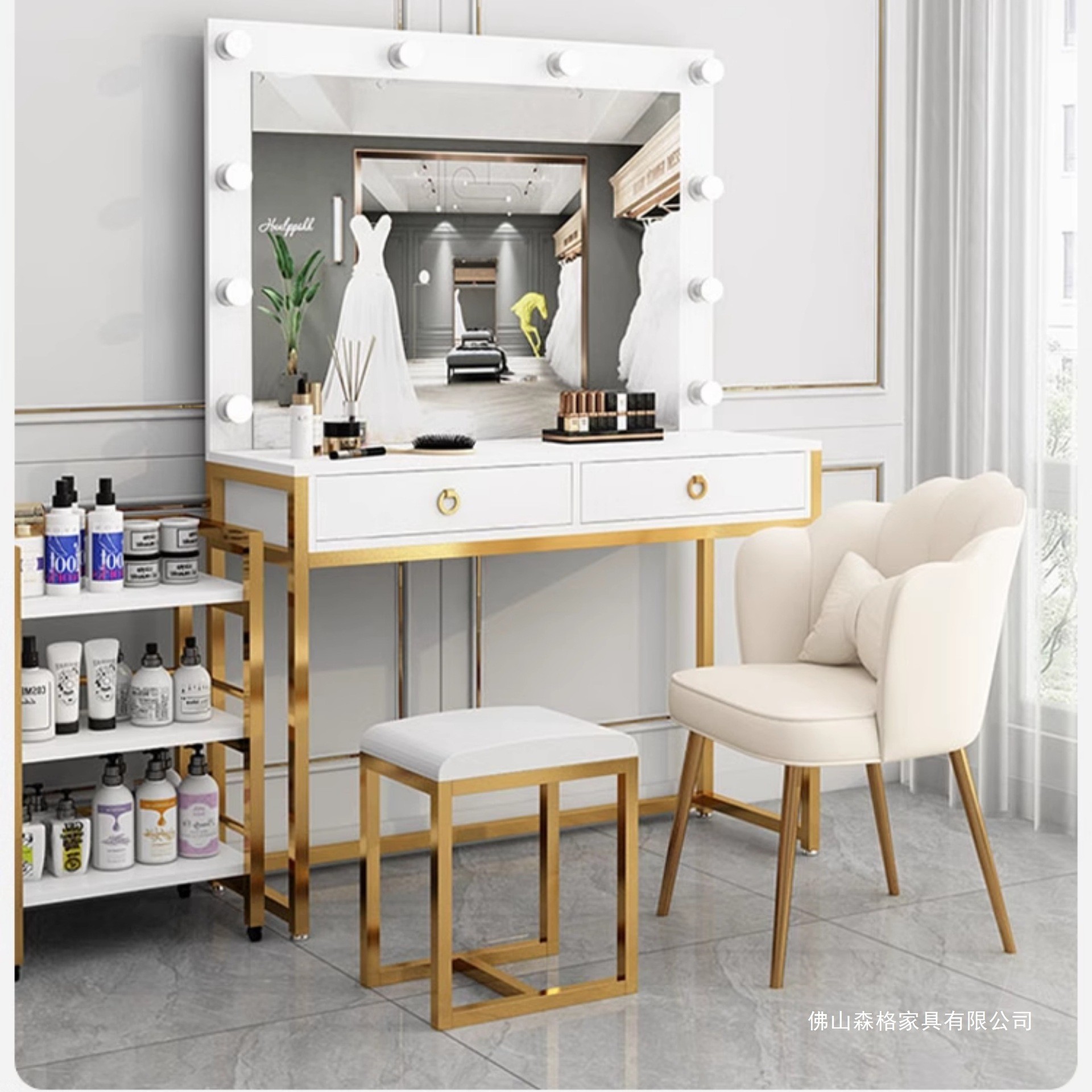 طاولة تجميل استوديو مع مرآة وم - مراجعة Beauty Makeup School وسعره
