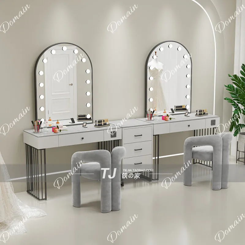 طاولة تجميل احترافية فاخرة N5  - مراجعة Beauty And Makeup Studio وسعره