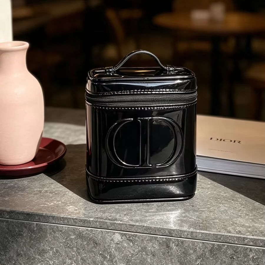 حقيبة ديور سوداء شبكية للنساء، - مراجعة Beauty Preservation Makeup Bag وسعره