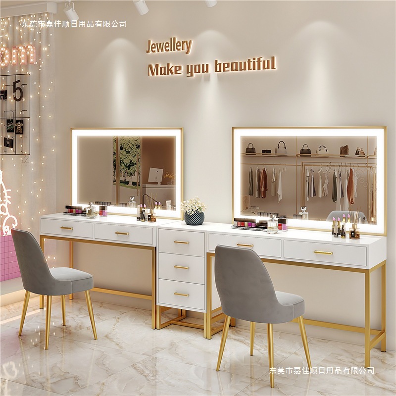 مسمار الفن ماكياج الفنان استود - مراجعة Beauty And Makeup Studio وسعره