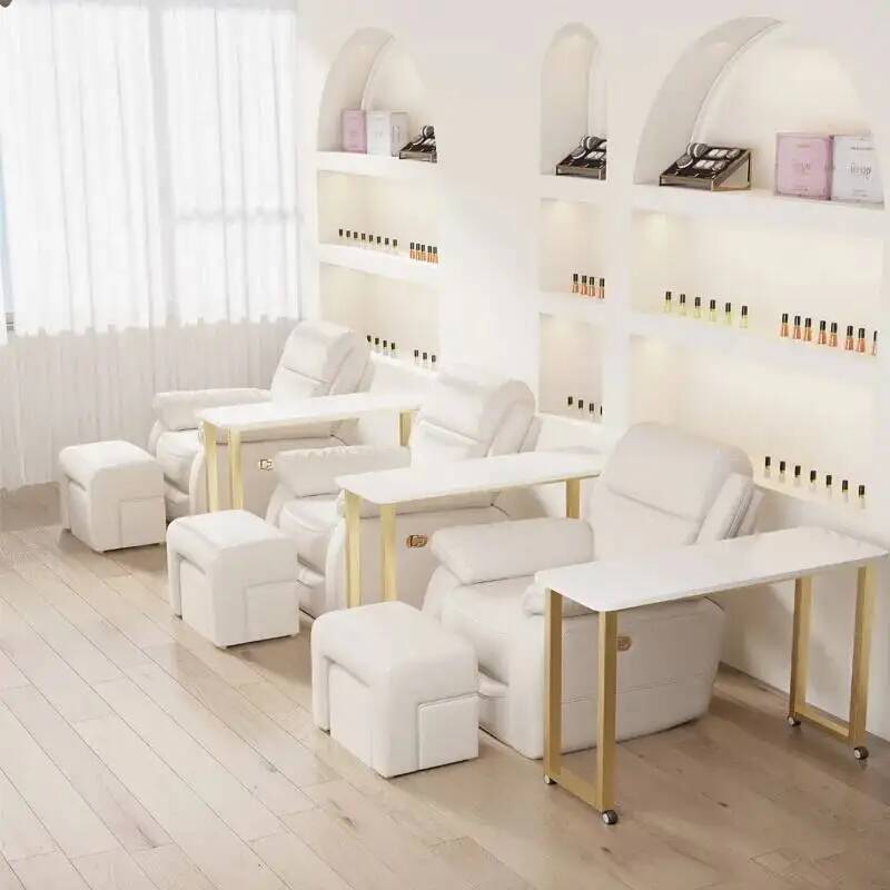 طاولات أظافر عصرية بتصميم أنيق - مراجعة Makeup Beauty Lounge وسعره